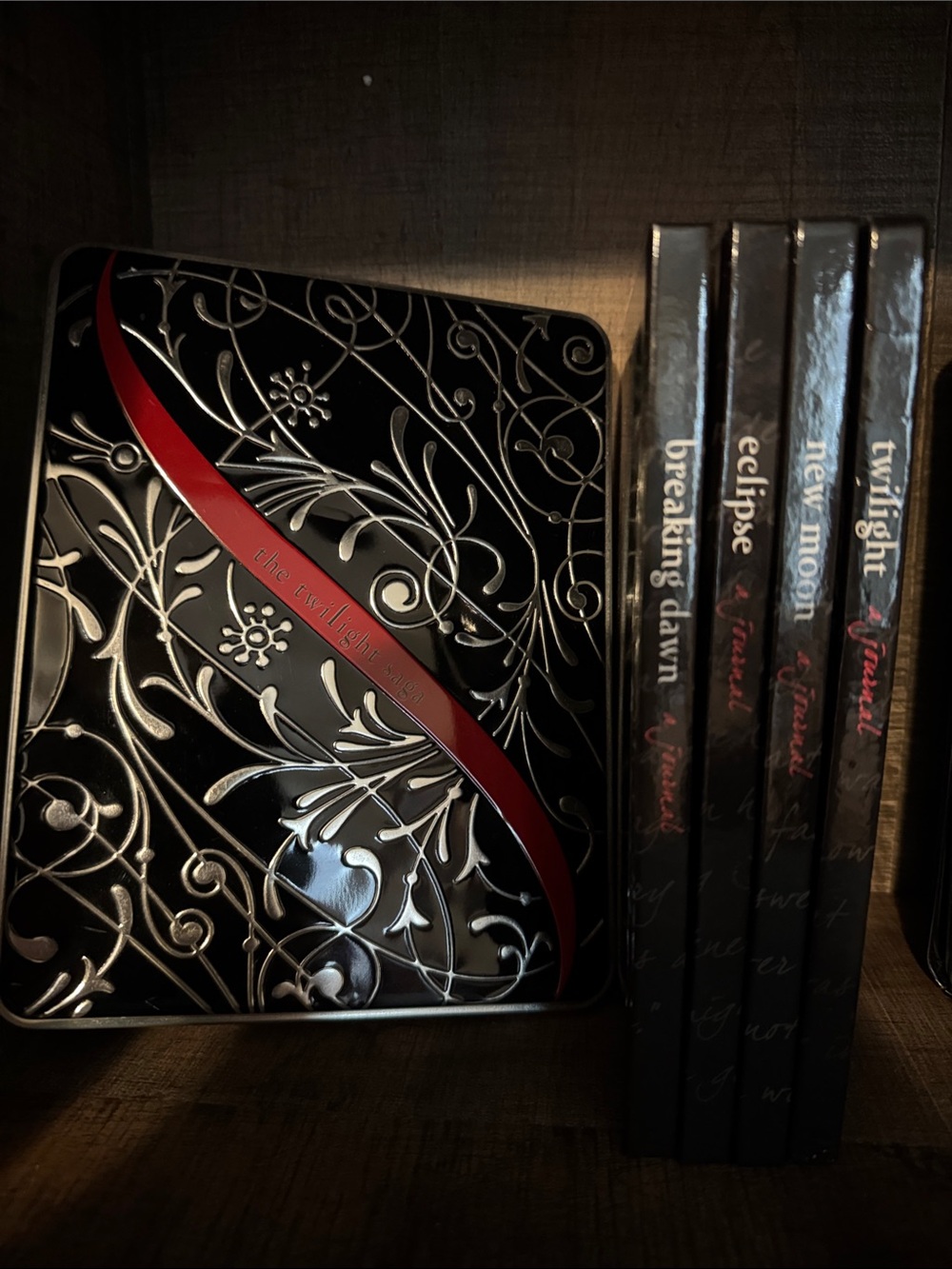 Twilight Saga Collector's Tin - Black with Red Accent